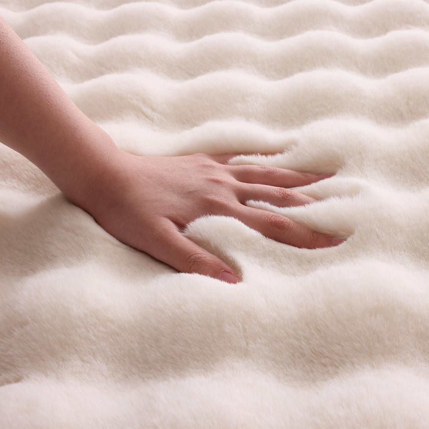 Creamy White Rabbit Plush Rug 6'x9', Fluffy Faux Fur Shaggy Area Rug for Nursery, Kids Room Decor, Soft Fuzzy Carpet for Living Room, Bedroom, Teen Girls Room