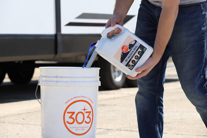 303 Products RV Wash & Seal - Clean, Streak-Free Finish, pH Neutral with High Foaming Formula, Provides A Deep Gloss Finish on RVs, Campers, Pop-ups, and Motorhomes, 1 Gallon (30240)