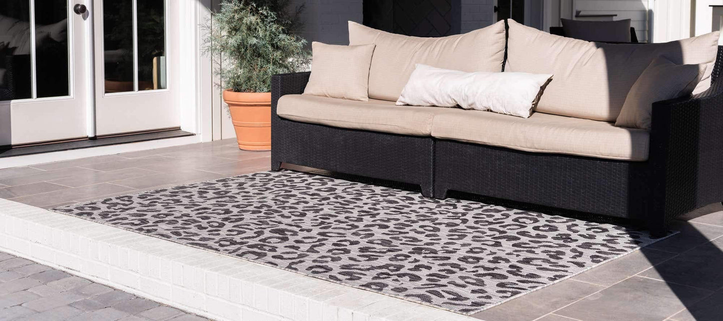 Unique Loom Outdoor Safari Collection Area Rug - Leopard (4' 1" x 6' 1" Rectangle, Light Gray/ Gray)
