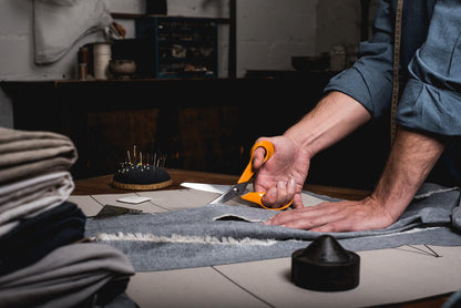 Fiskars Universal Scissors for Handcraft, Sewing and Office Work, Classic, Length: 21 cm, for Right-Handers, Orange, 1005148