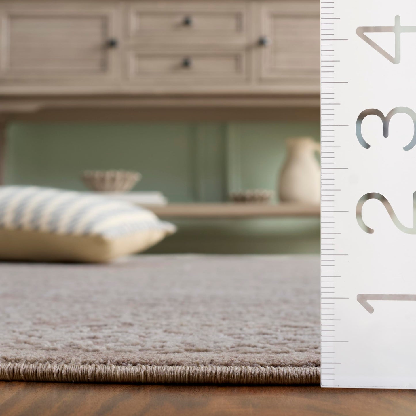 SAFAVIEH Area Rug 9x12 - Reflection Collection - Large - Beige & Cream, Non-Shedding & Easy Cleaning, Ideal for Living Room, Bedroom, Dining Space (RFT668A)