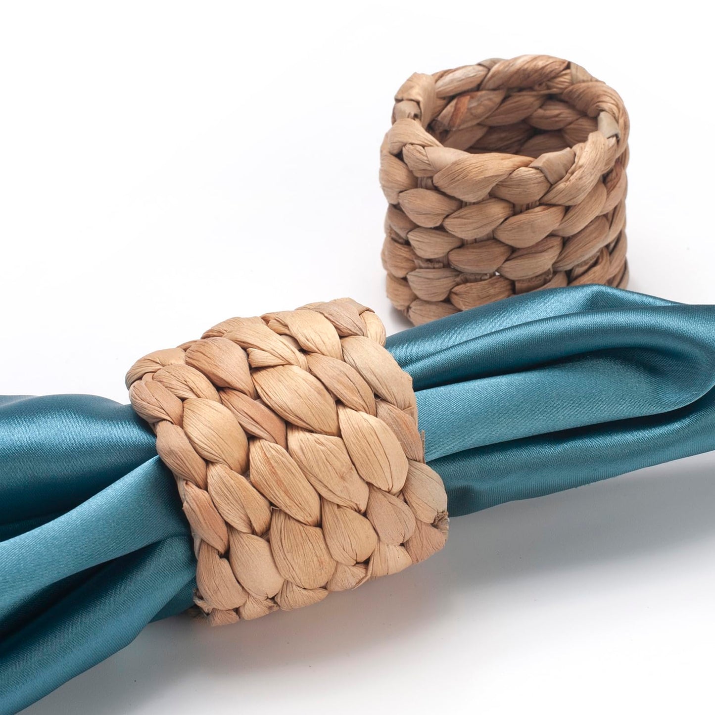 Napkin Rings Set of 6, Handmade Water Hyacinth Boho Napkin Rings, Rustic Farmhouse and Beach-Inspired Rattan Napkin Rings for Elegant Table Decoration, Perfect for Christmas Table Decor, Wedding Decor