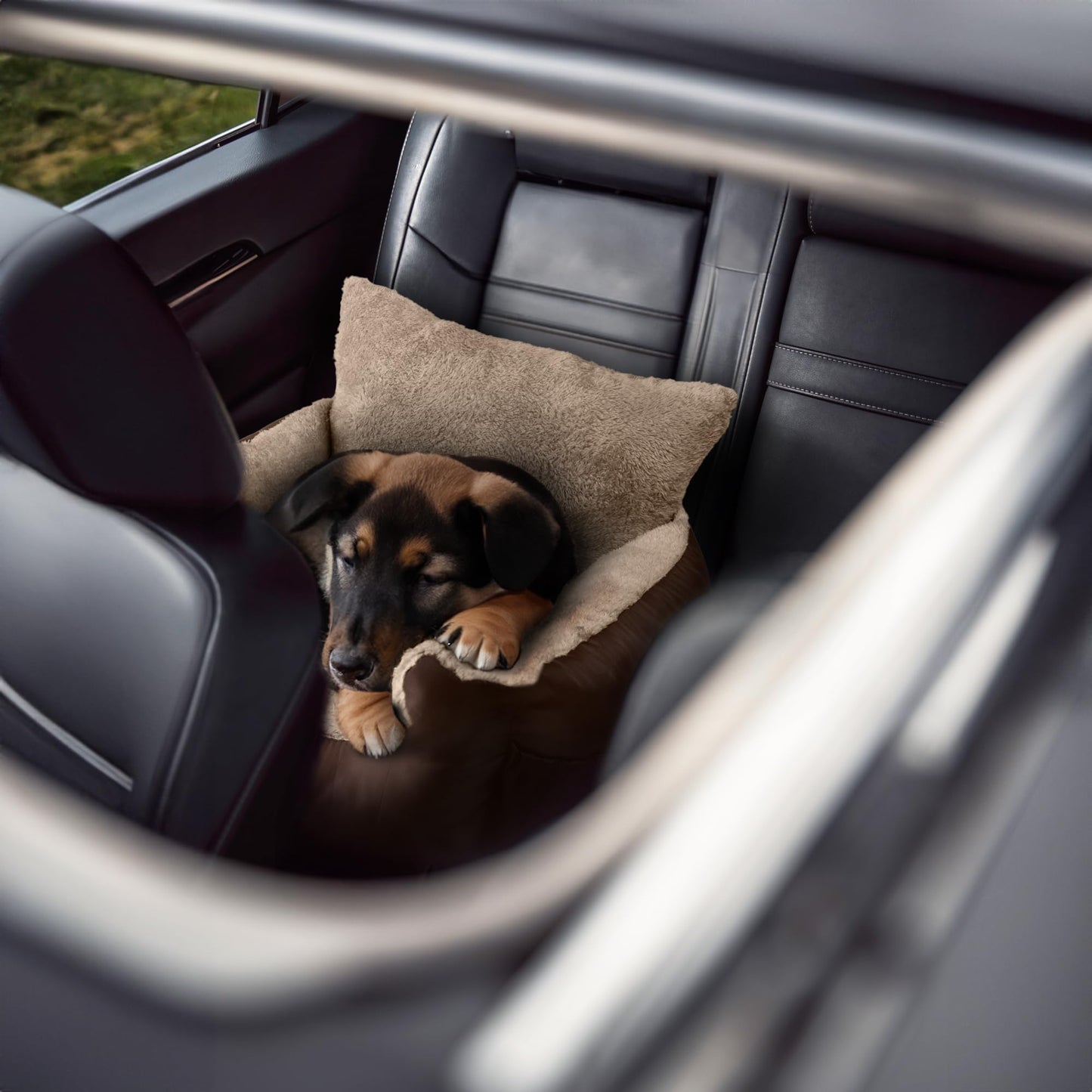 Furdreams Dog Car Seat (Brown/Beige - 20kg), Plush & Cosy Pet Car Booster Seat for Small Dogs & Cats with Storage Pocket, Car Dog Bed with Safety Leash, Waterproof Liner & Non-Slip Base,Dog Travel Bed