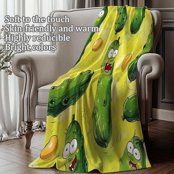 Cute Penguin Couple Lightweight Throw Blanket, Adorable Cartoon Animal with Heart, Warm Soft Cozy Flannel Blankets, Couch Dorm Home Decor All Season Use, 60x50in, Beige, Gifts for Friends