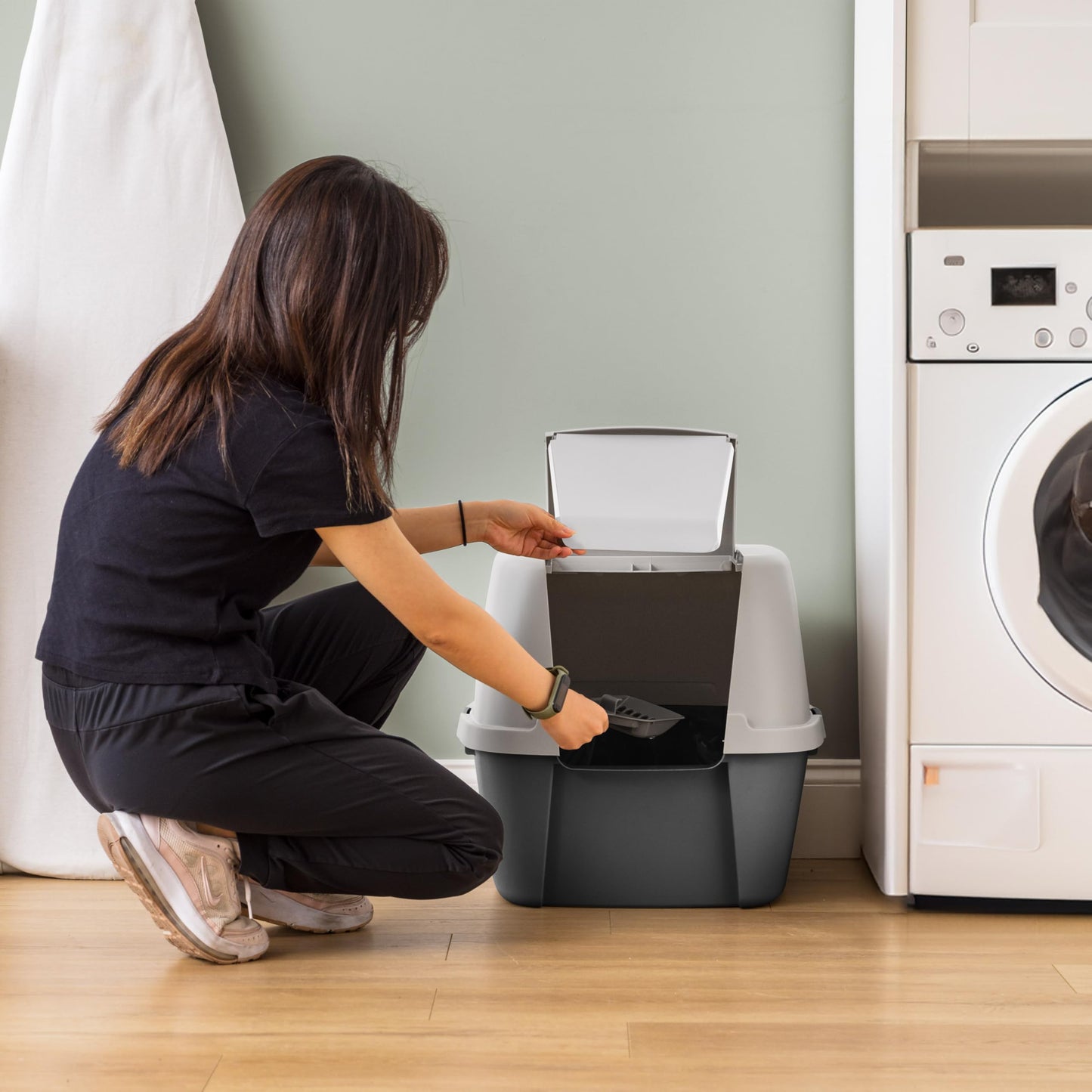 IRIS USA Cat Litter Box with Front Door Flap and Scoop, Covered Kitty Box with Handle and Buckles for Portability and Privacy, Dark Gray