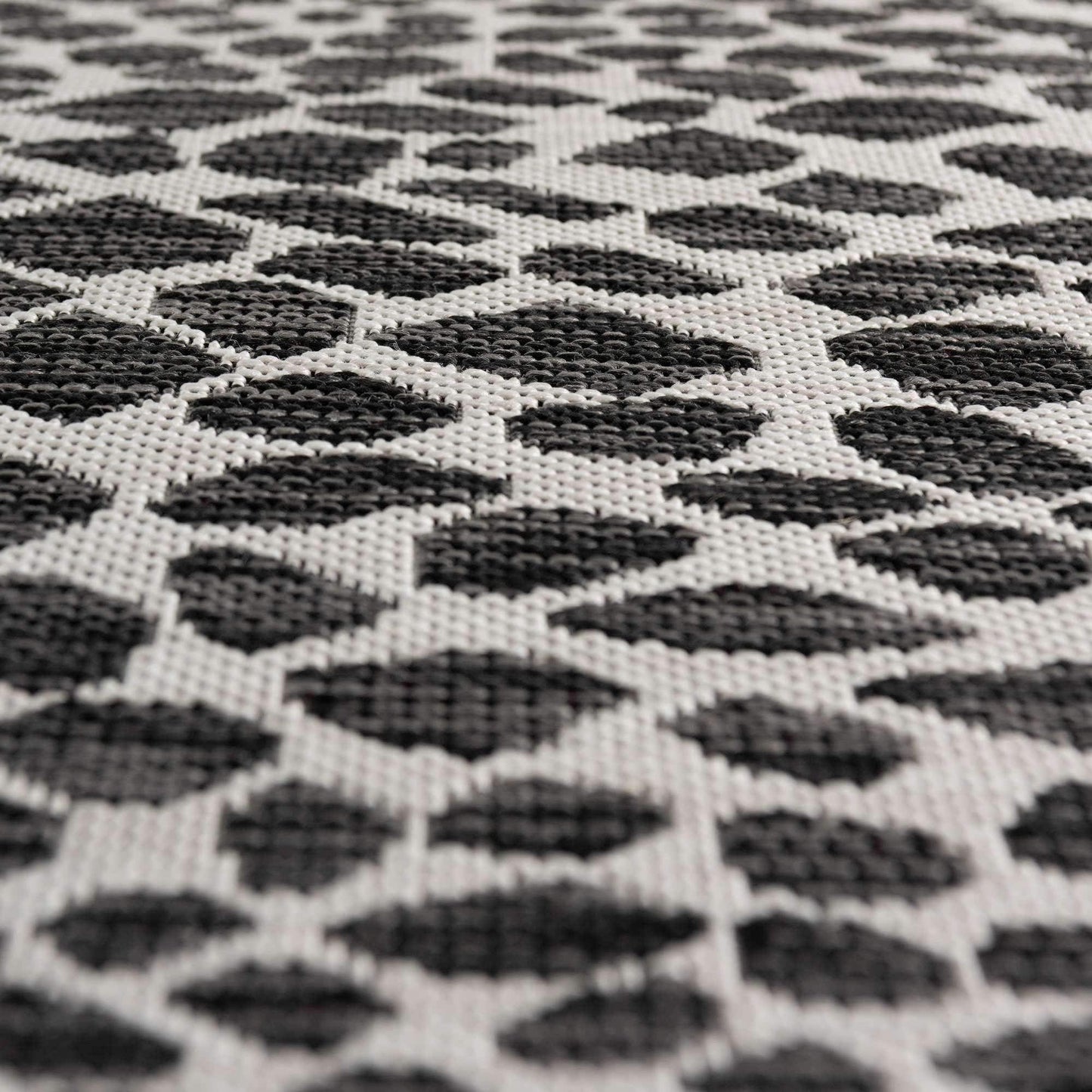 Unique Loom Outdoor Collection Area Rug - Cape Town (4' 1' x 6' 1' Rectangle, Black/ Ivory)