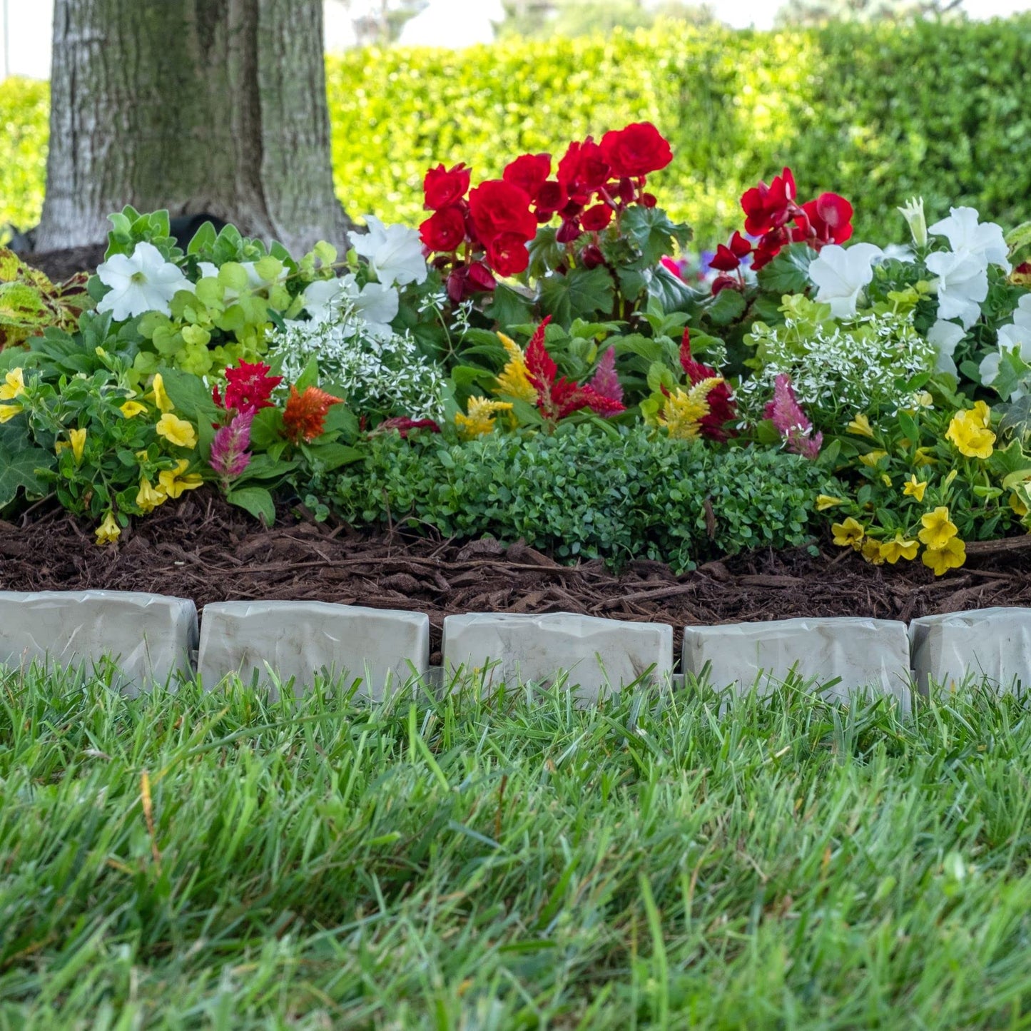 EasyFlex No-Dig Landscape Edging with Anchoring Spikes, 2.7 in Tall Decorative Stone-Look Garden Border, 15 Foot Kit, Brown