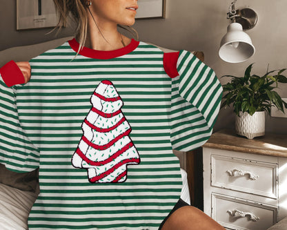 MAXIMGR Christmas Sweatshirts for Women Christmas Tree Graphic Sweatshirt Merry Christmas Shirts Xmas Holiday Pullover Tops Red