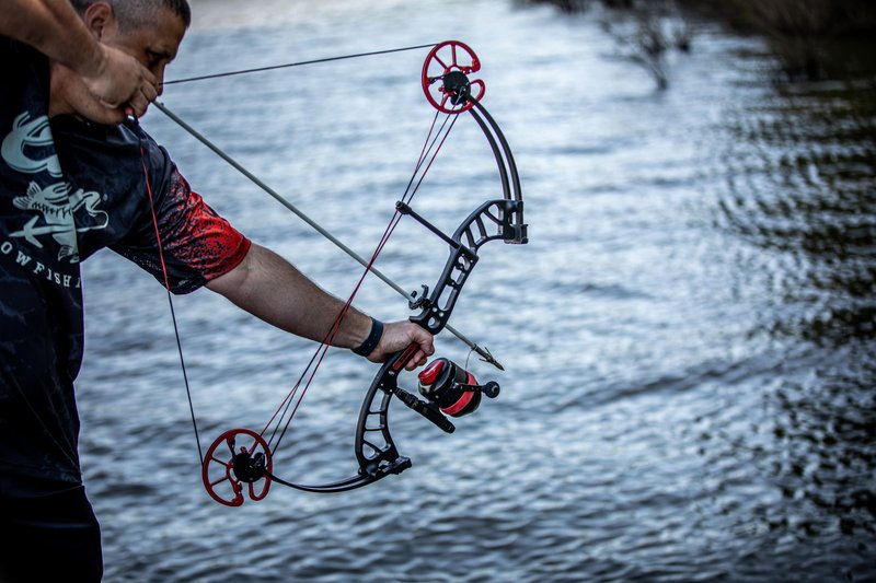Cajun Bowfishing Shore Runner EVS Bowfishing Bow with Spin Doctor Reel