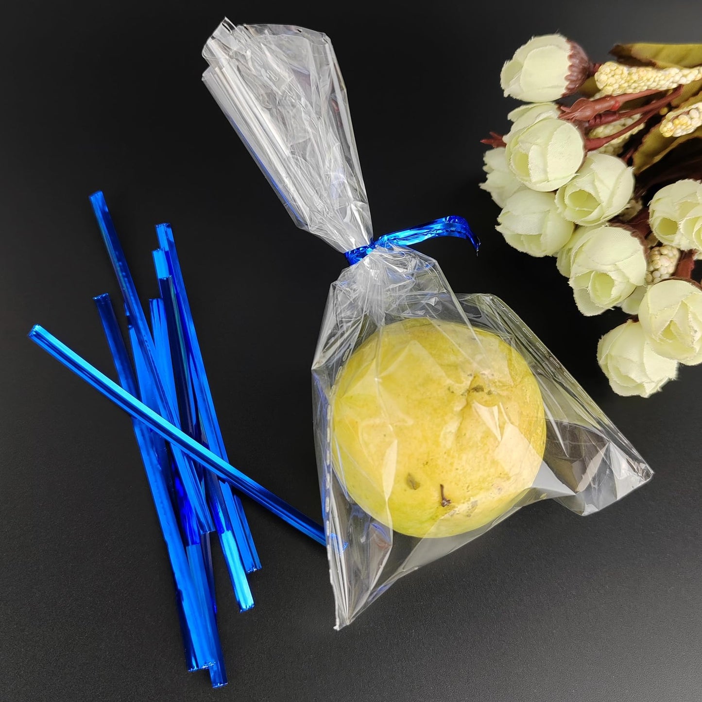 GAADSKCER 400 Pcs Metal Twist Ties 4 Inches Twist Straps for Bread Bags Candy Bags Snack Bags Halloween Party Cake Favor (Red)