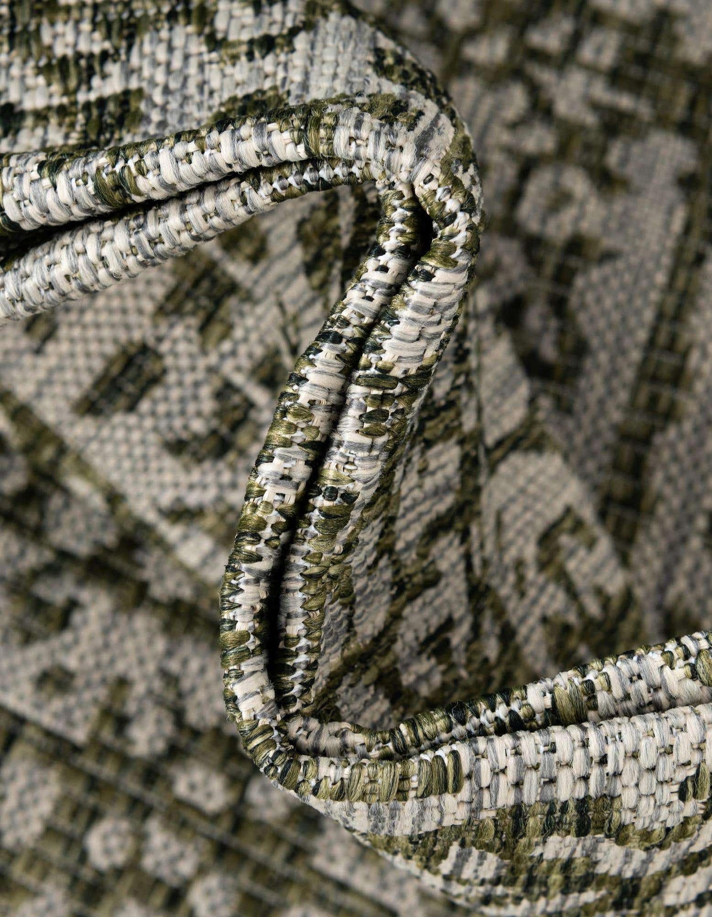 Unique Loom Outdoor Traditional Collection Area Rug - Timeworn (3' x 5' 1" Rectangle Green/Ivory)