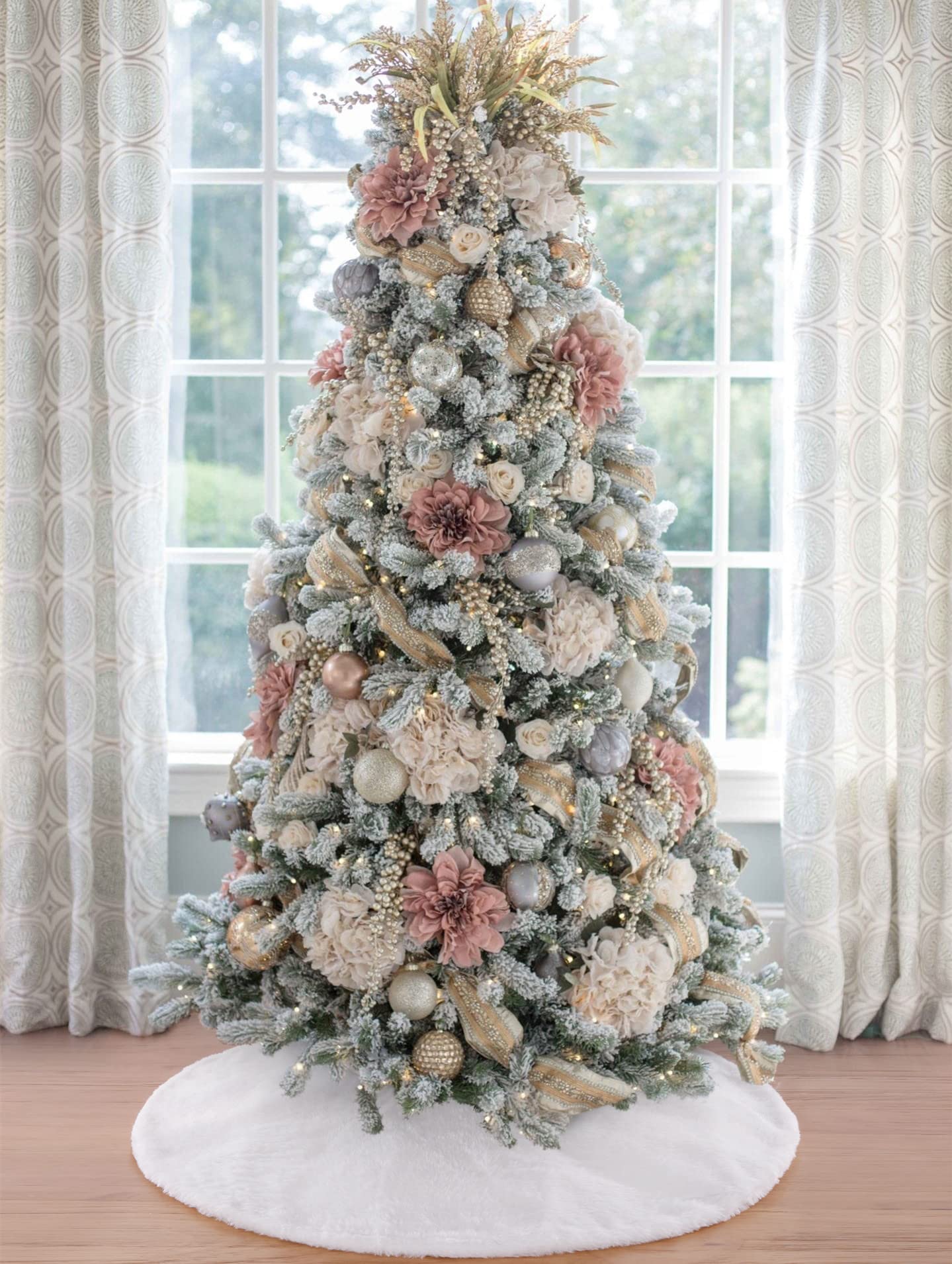 White Tree Skirt 48 Inch Large Faux Fur Tree Skirts Plush Holiday Christmas Tree Decorations for Xmas Ornaments Winter Indoor Party Decor
