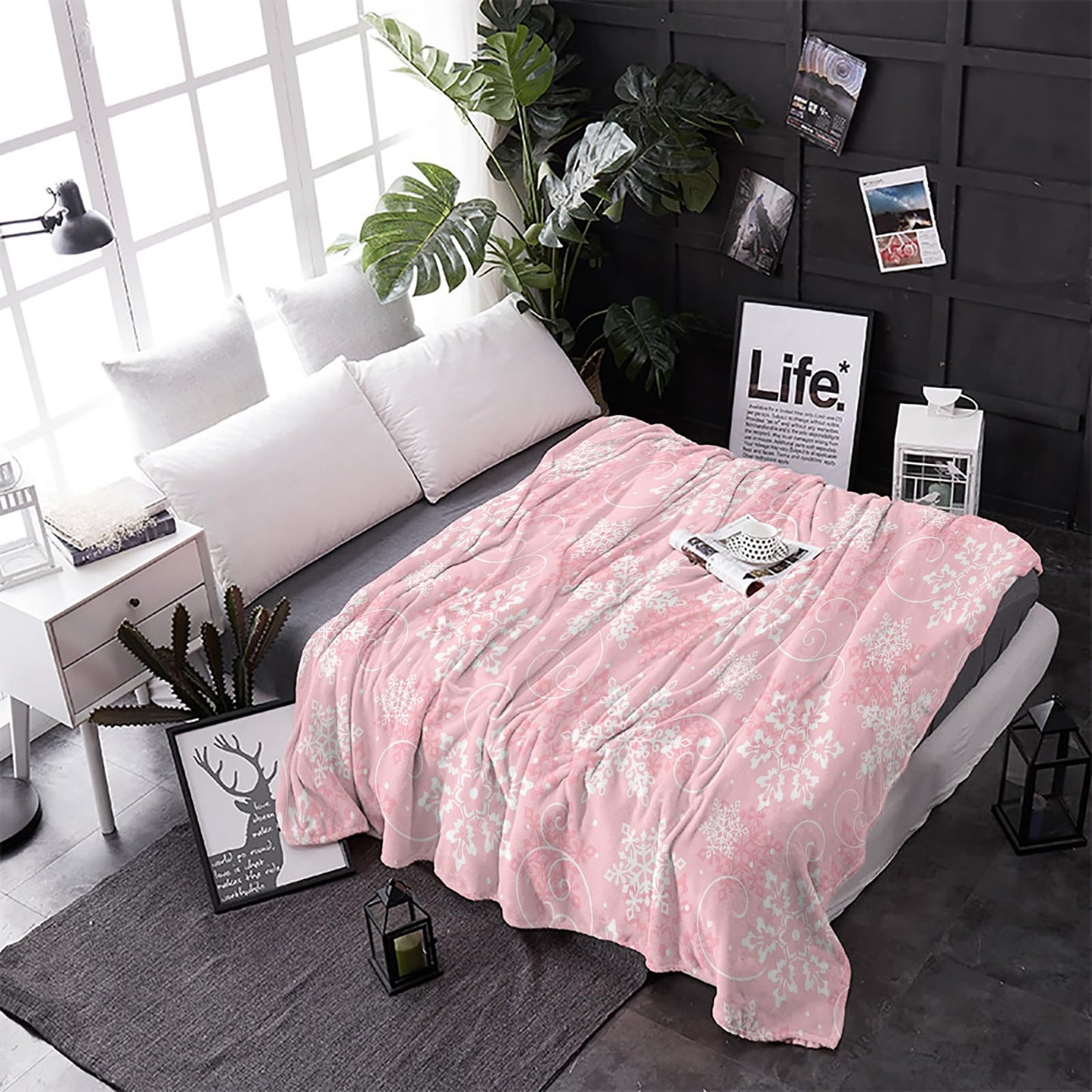 Christmas Throw Blankets, Pink White Snowflakes Pattern Soft Fleece Blanket Decorative for Home Sofa Couch Chair Living Bedroom,40x50 Inches, Winter