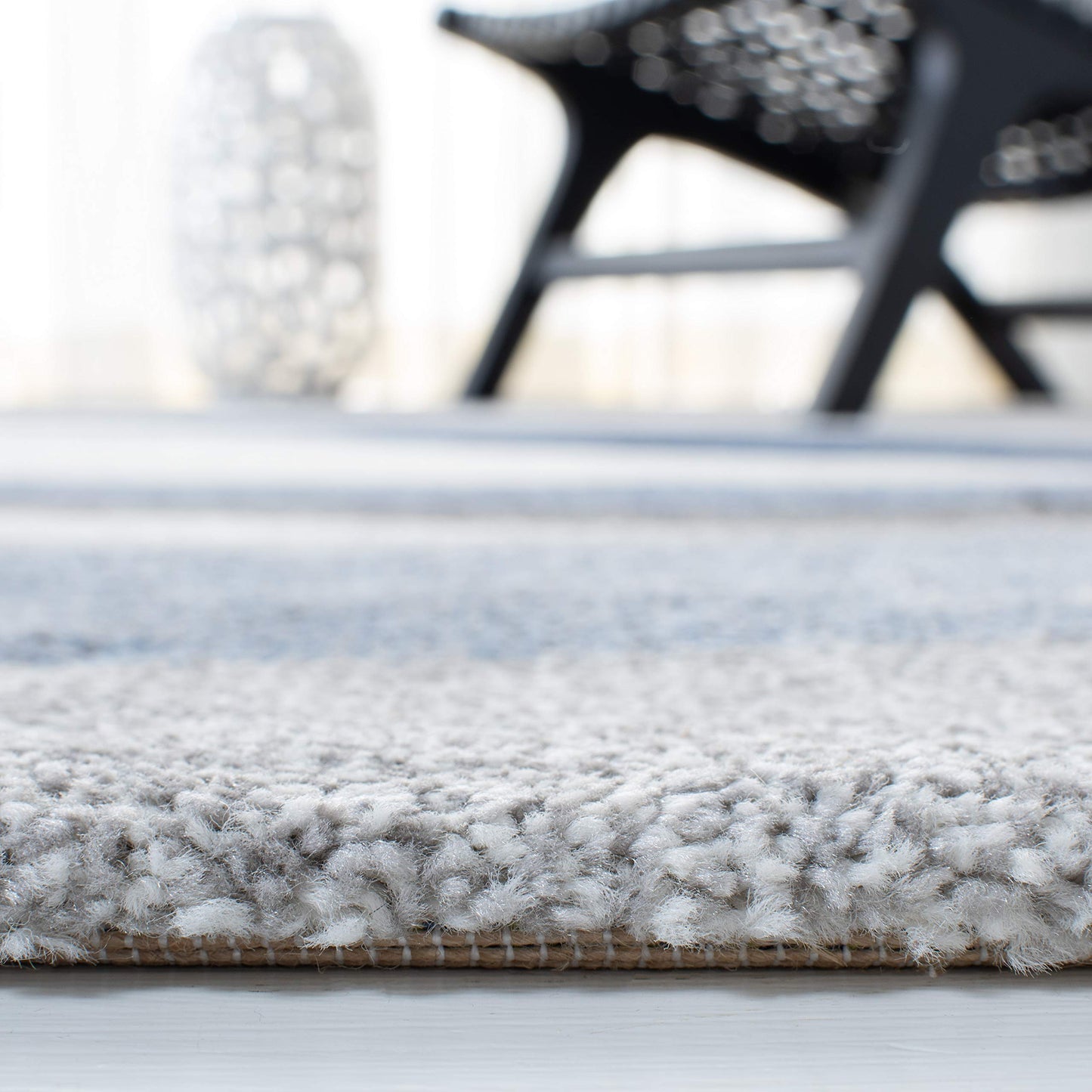 SAFAVIEH Hollywood Collection Area Rug - 4' Square, Grey & Blue, Mid-Century Modern Design, Non-Shedding & Easy Care, Ideal for High Traffic Areas in Living Room, Bedroom (HLW766F)