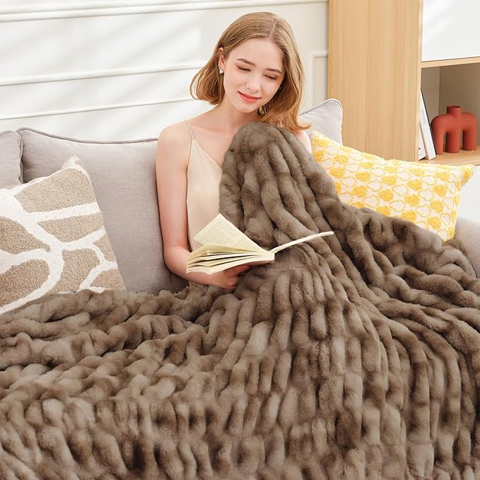Ultra Soft Luxury Faux Fur Twin Blanket for Counch,Fuzzy Fluffy Plush Warm Cozy Elegant Wrinkled Blanket for Sofa Bedroom Living Room,（60"x80",Tie-dye Coffee）