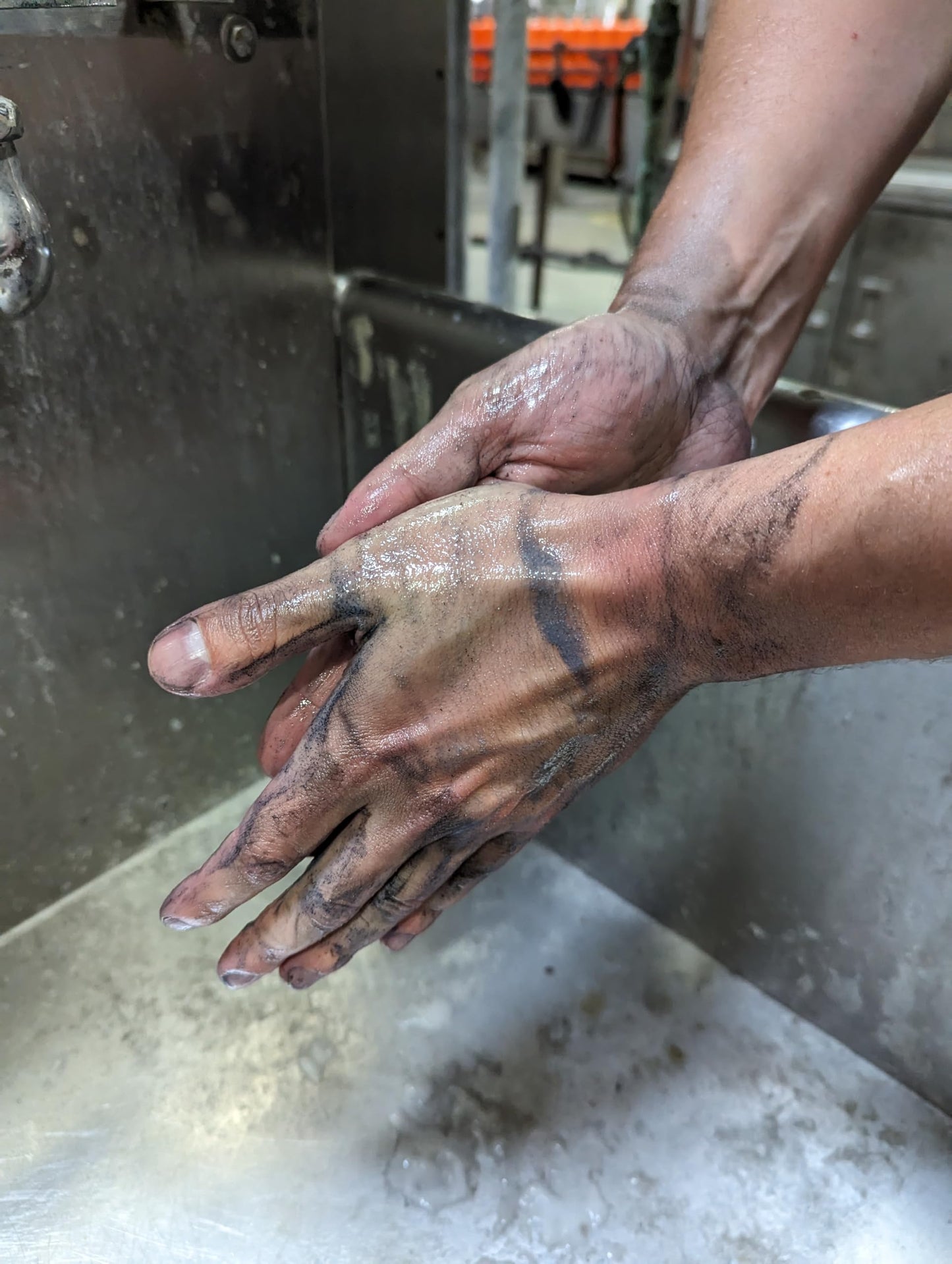 Fast Orange 25219 Pumice Lotion, Heavy Duty Hand Cleaner, Natural Citrus Scent, Waterless Cleaner For Mechanics, Strong Grease Fighter, 1 Gallon