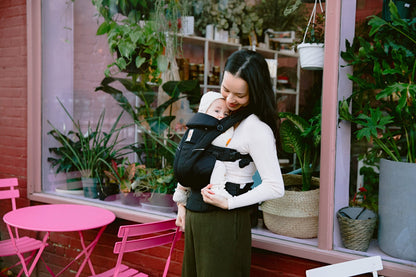 Ergobaby Omni Breeze Carrier for Newborns, from Birth to 20.4 kg, 4 Positions, SoftFlex Mesh, Ergonomic Baby Front-Inward and Back Carry Position, Onyx Black