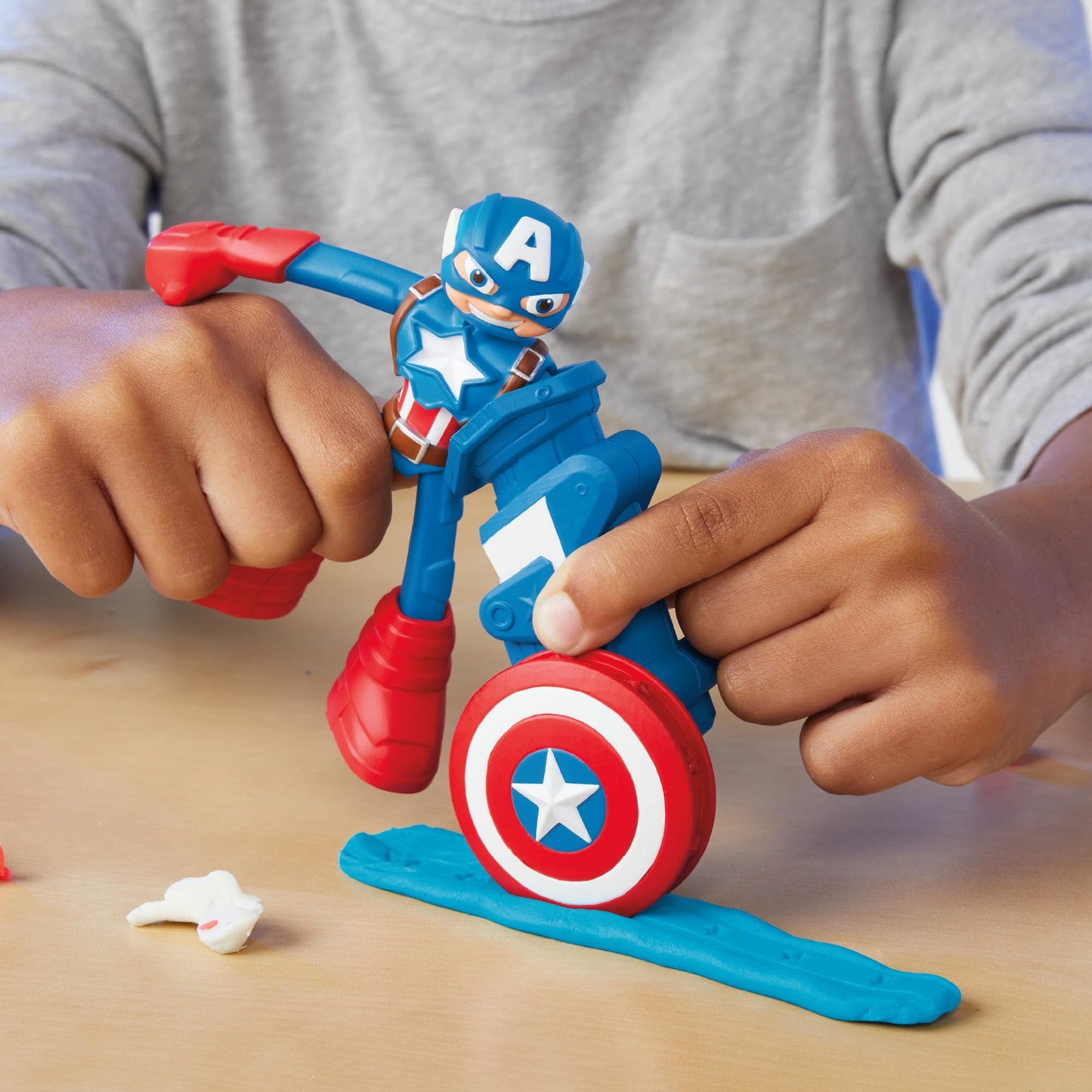 Play-Doh Marvel Hero Adventure Playset, 3 Marvel Action Figures with Wearable Tools, Black Panther, Captain America & Spider-Man Imagination Toys for Boys and Girls Ages 4 and Up
