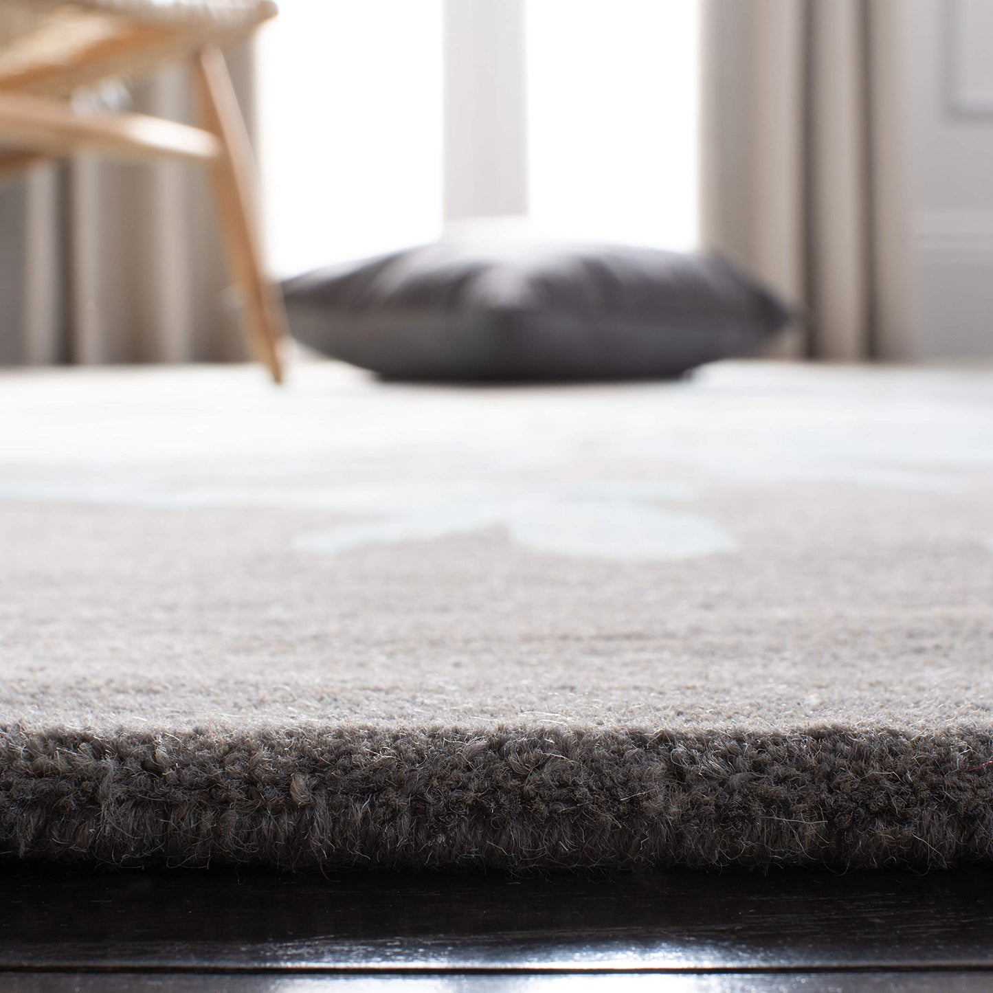 SAFAVIEH Dip Dye Collection 7' Round Grey / Turquoise DDY716L Handmade Floral Watercolor Premium Wool Area Rug