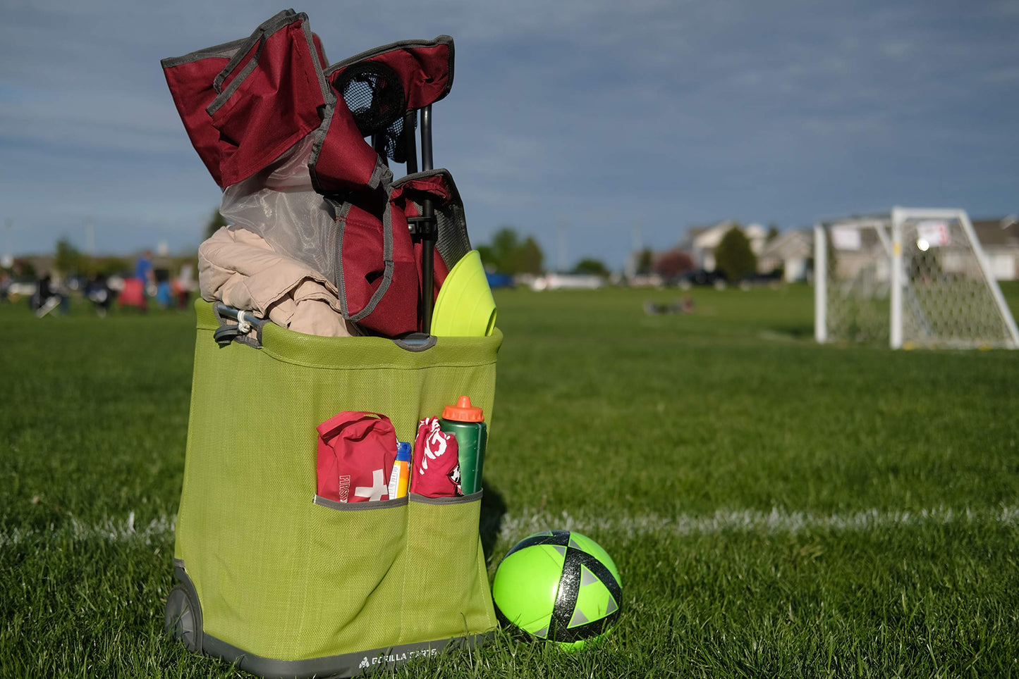 Gorilla Carts GCSS-11G-COM Collapsible Soft-Sided Folding Garden Cart, 150-Pound Capacity, Green