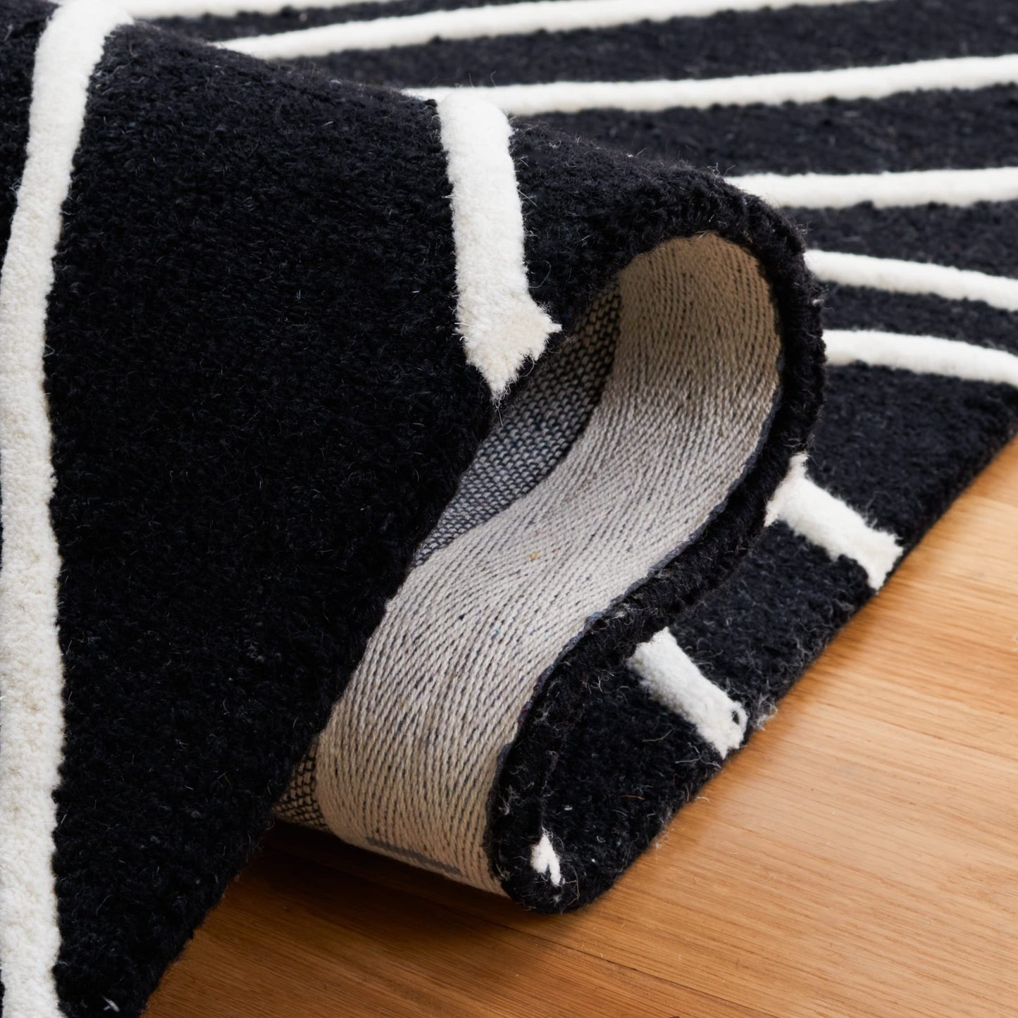 SAFAVIEH Area Rug 8x10 - Rodeo Drive Collection - Large - Black & Ivory, Handmade Wool, Mid-Century Modern Design, Ideal for Living Room, Bedroom, Office, Dining Space (RD860Z)