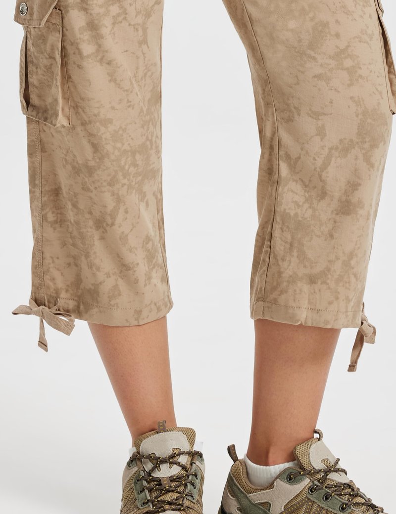 MoFiz Womens Cargo Capris Lightweight Hiking Pants Quick Dry Casual Outdoor Loose Shorts Dirty Khaki 2XL