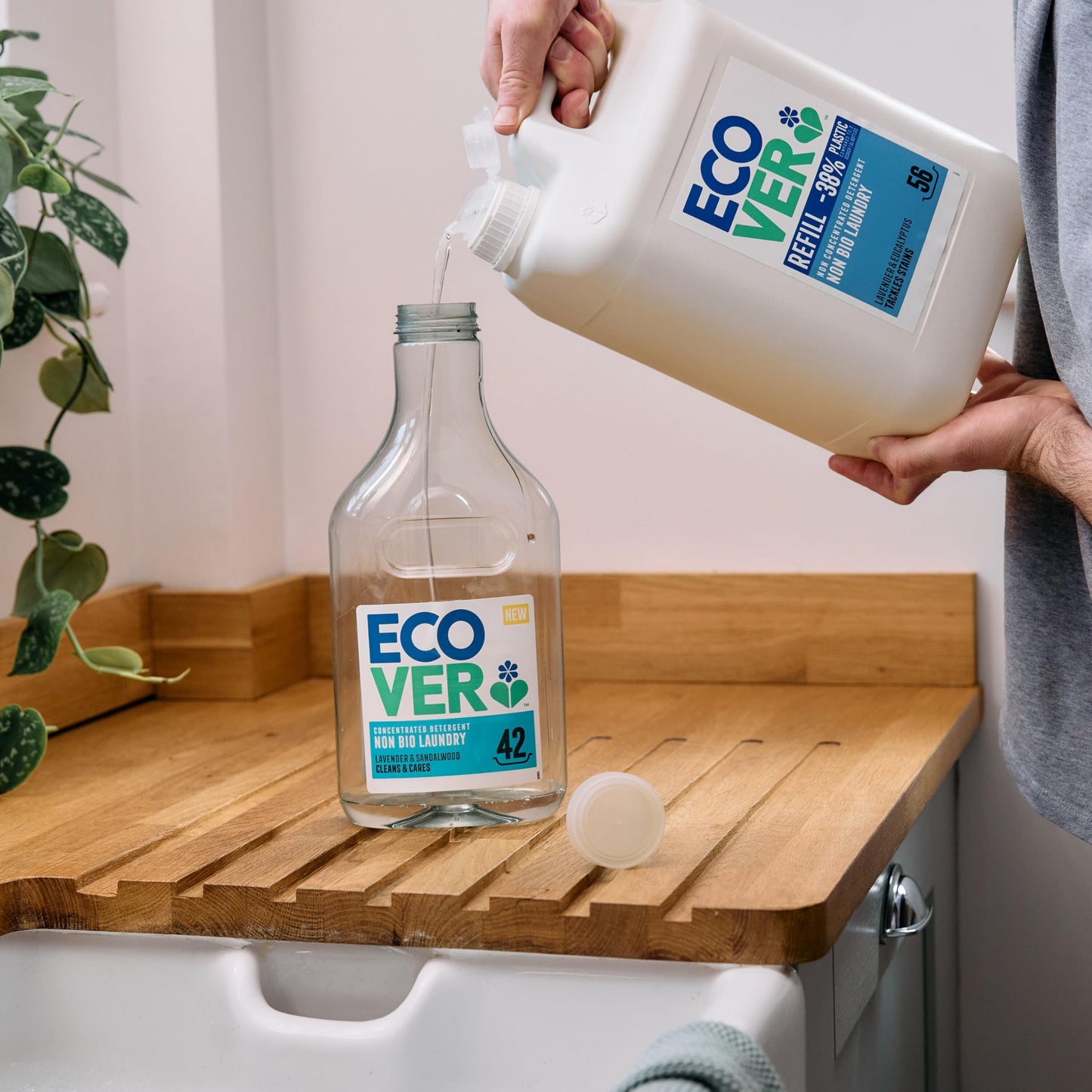 Ecover Concentrated Non-Bio, Laundry Detergent Refill, Laundry Washing Liquid, Lavender and Sandalwood, 142 Washes, 5L