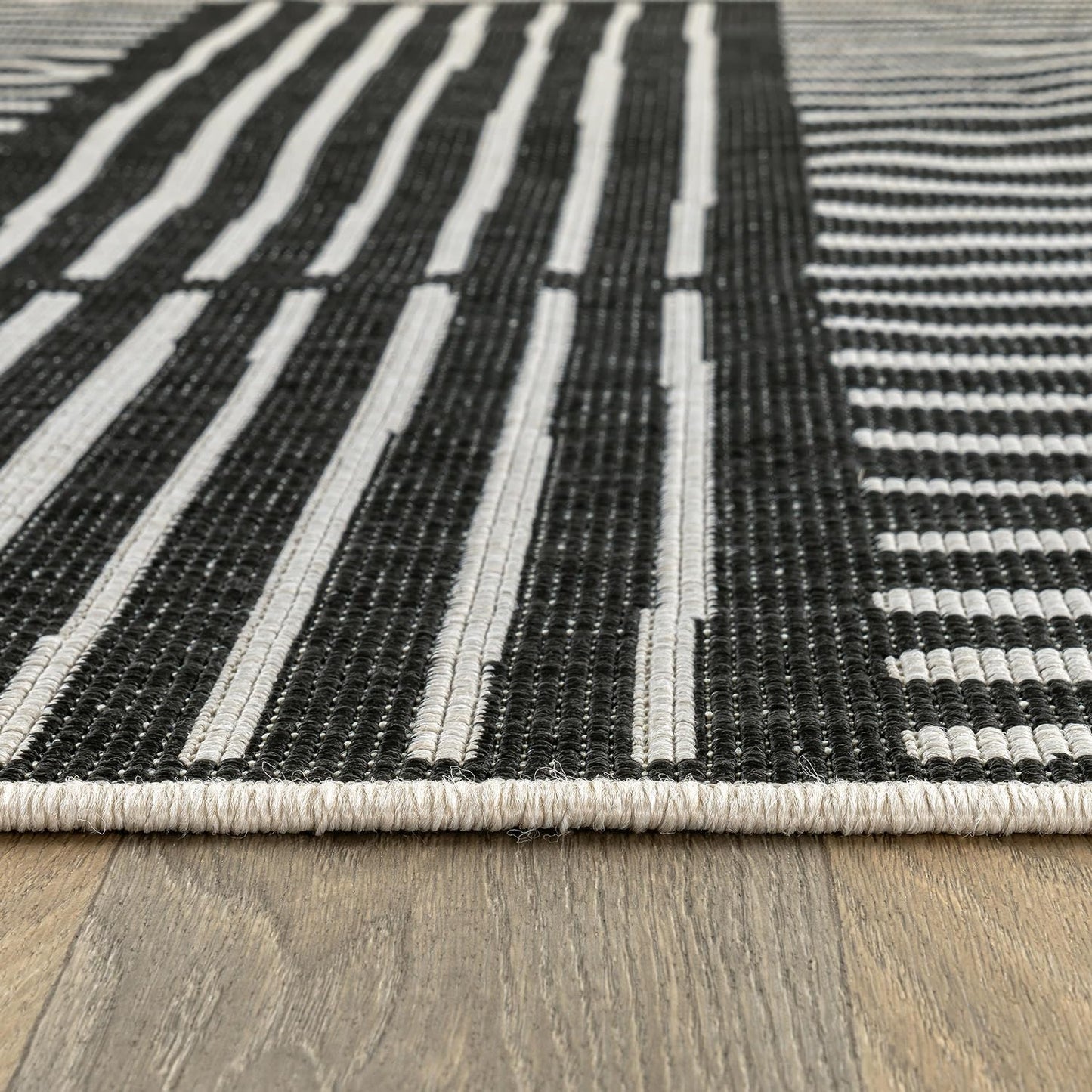 Rugshop Black Contemporary Stripe Indoor/Outdoor Runner Rug, Weather Resistant & Reversible, for Hallway, Entryway and Kitchen, 2' x 7'