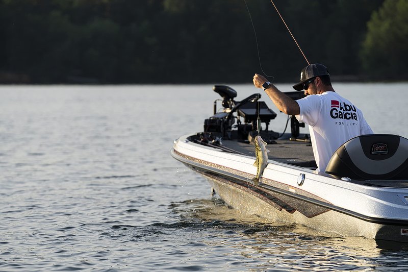 Abu Garcia 6’6” Max X Fishing Rod and Reel Spinning Combo, 3 +1 Ball Bearings with Lightweight Graphite Body & Rotor, Rocket Line Management System, Red, 30 - 6'6" - Medium - 2pc