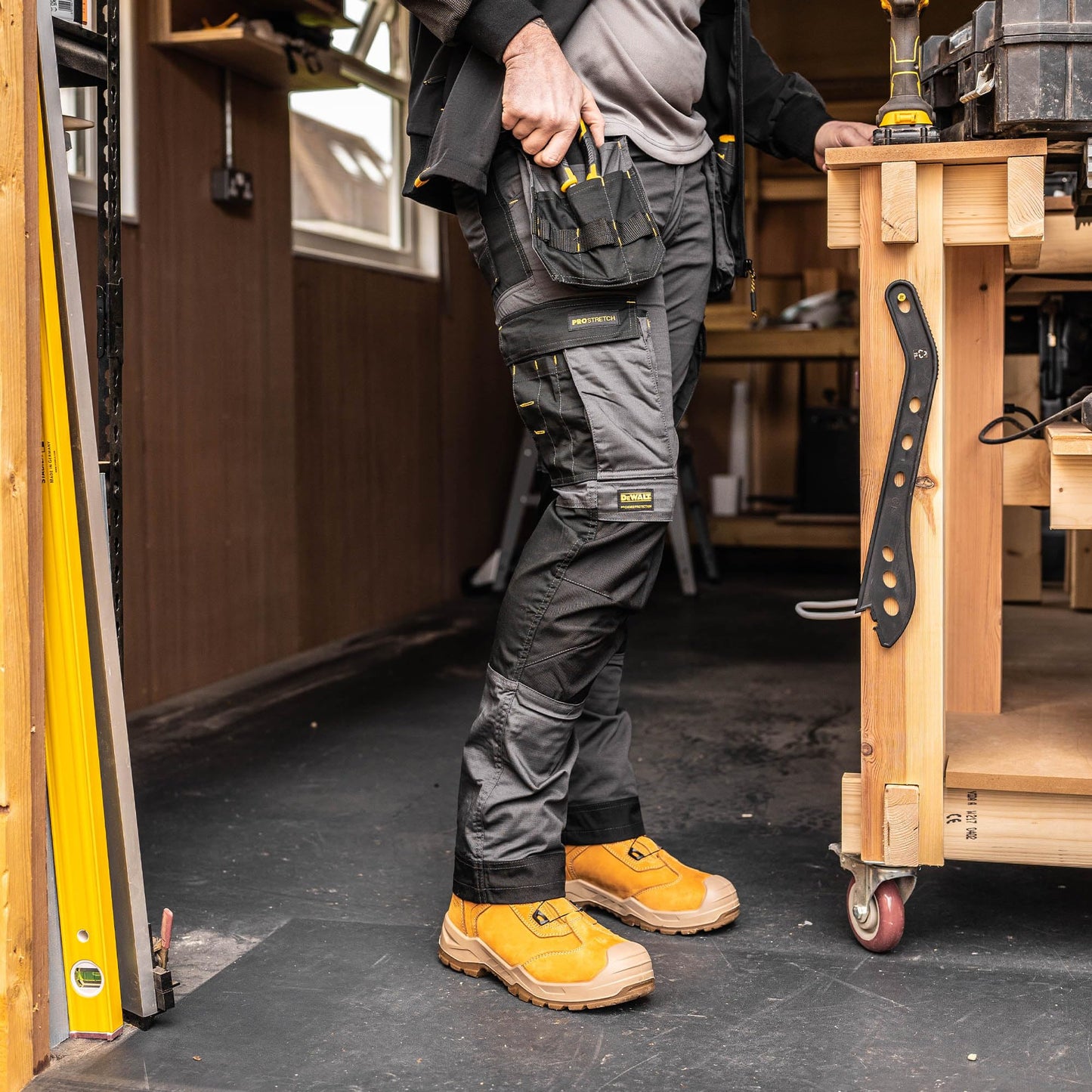 DEWALT Men's Fairhaven Pro-Stretch, Slim Fit, Holster Pocket Work Trousers, Grey, W32/L31