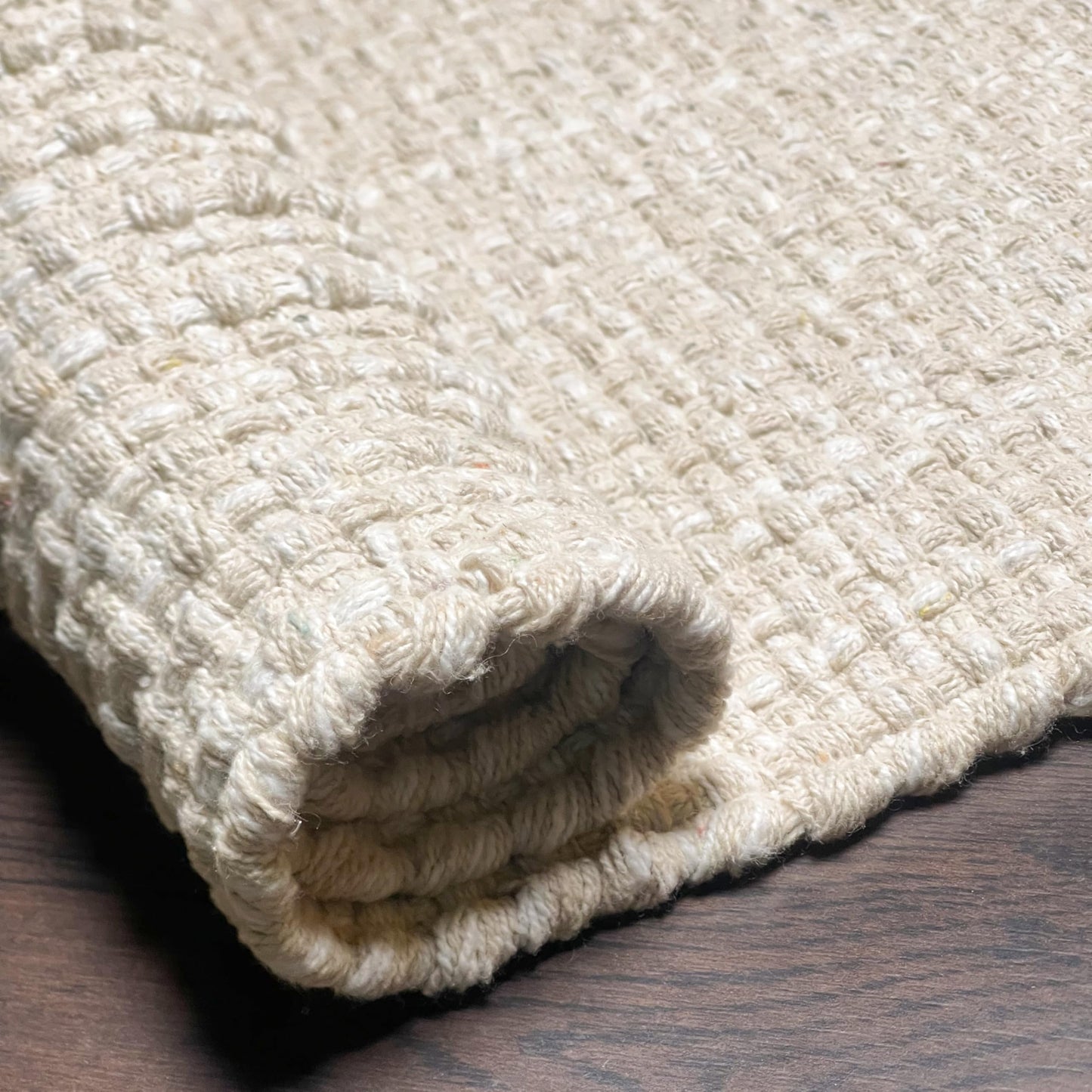 Chardin home Sand & White Cotton Throw Rug, 21x34 Inches Area Rug for Bathroom Kitchen entryway, Reversible Handwoven Rug Machine Washable.