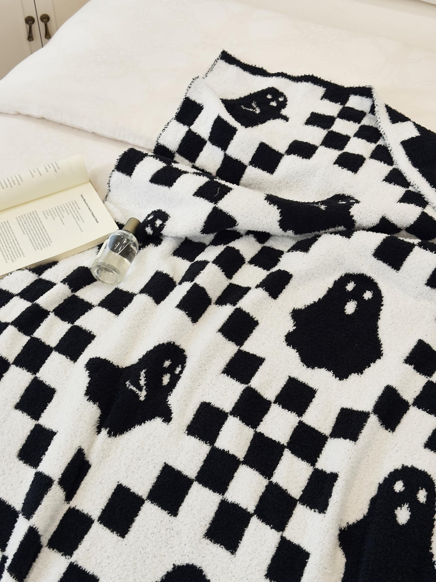 Ultra Soft Cozy Checkered Ghost Halloween Knitted Throw Blanket Fluffy Microfiber Checkerboard Bed Blanket Lightweight Both Sides Throw Blanket for Couch Sofa Bed 50"X60"Black¡­