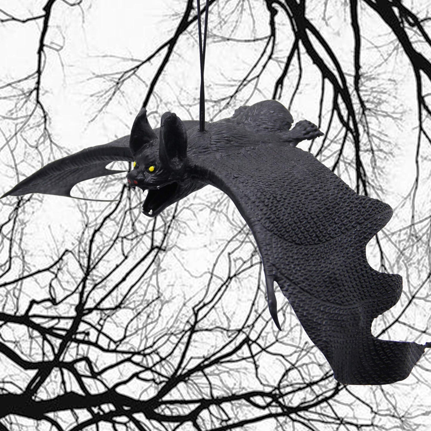 ATDAWN Halloween Hanging Bats, Rubber Bats, Realistic Looking Spooky Bats, Flying Bats Halloween Decoration, 6 Pack