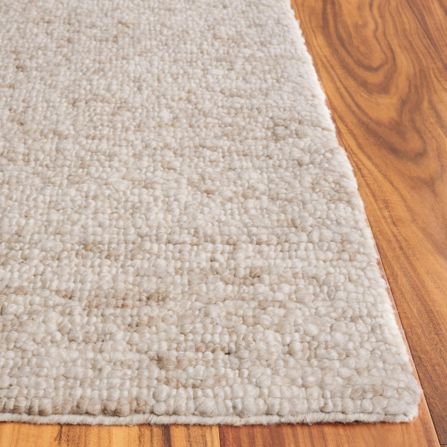 SAFAVIEH Natura Collection Area Rug - 6' x 9', Ivory & Beige, Ombre Farmhouse Design, Handmade Wool & Viscose, Ideal for The Living Room, Bedroom, Dining Room (NAT257A-6)
