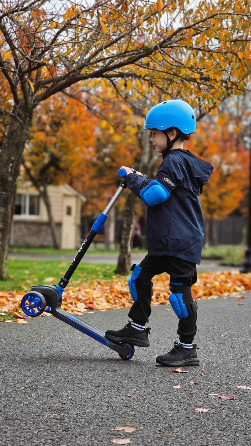 Nattork Kids Scooter for Age 3-8, Toddler Scooter with 4 Adjustable Height for Boys & Girls, Light Up 3-Wheels Foldable Kick Scooter, Lean to Steer, 120LB Weight Capacity