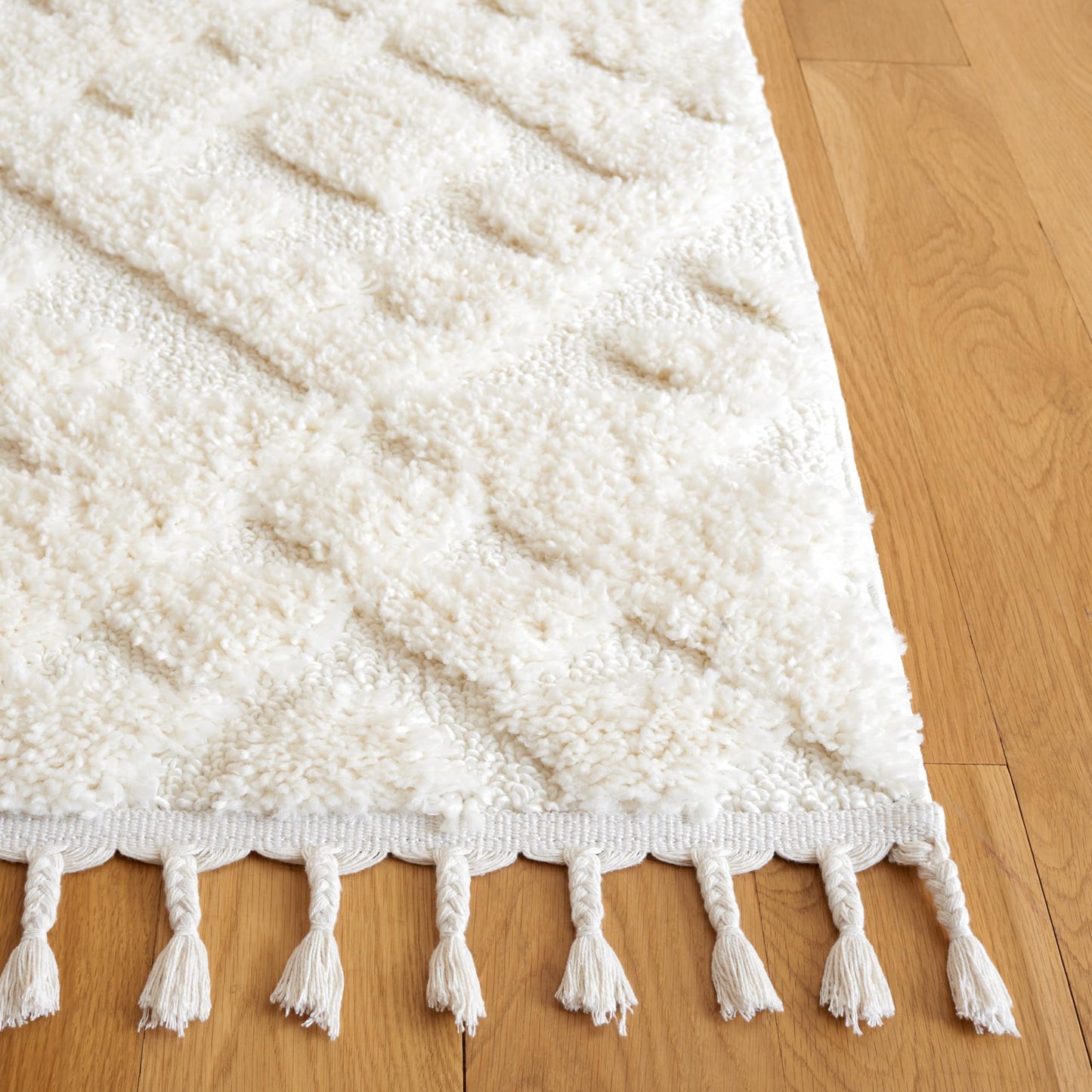 SAFAVIEH Moroccan Tassel Shag Collection Area Rug - 5'3" x 7'6", Ivory, Non-Shedding & Easy to Clean, Plush High-Low Texture, Ideal for Living Room, Bedroom, Dining Space (MTS688C)
