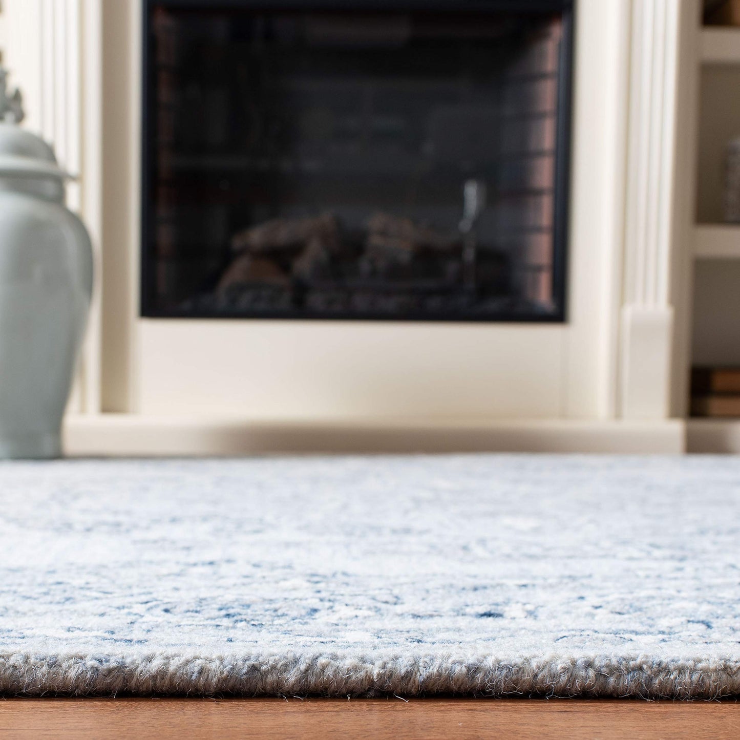 SAFAVIEH Micro-Loop Collection Accent Rug - 2'3" x 5', Light Blue & Ivory, Handmade Shabby Chic Wool, Ideal for High Traffic Areas in Entryway, Living Room, Bedroom (MLP504M)