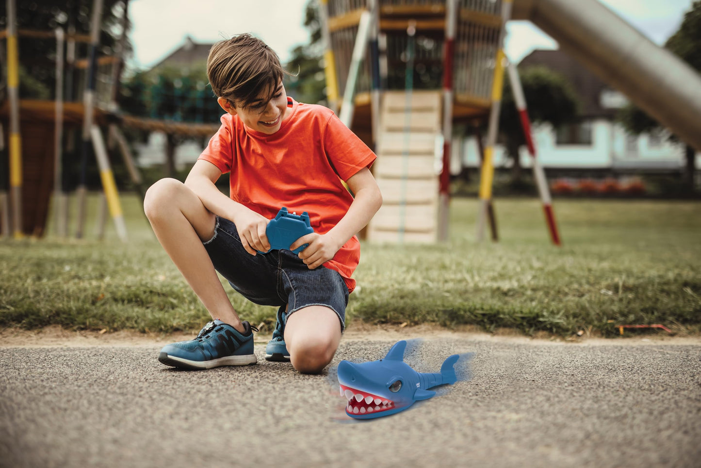 LEXIBOOK - Crazy Shark - Remote Control Shark, Up to 5 km/h (3mph), Automatic hunt and dance modes, programmable, Music effects, Blue, SHARK01