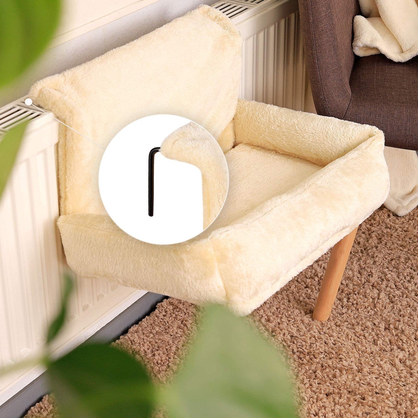 lionto Cat heating lounger with cuddly plush cover, warm cat bed for hanging with metal hooks for all common heaters, washable cat hammock made of cozy material, beige