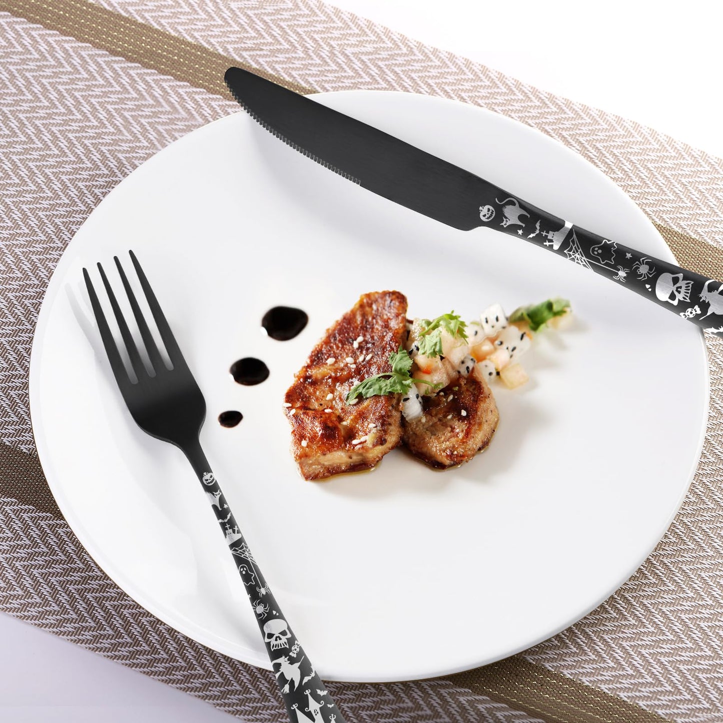 Skull Silverware Set SANLUNS 40 Piece Matte Black Unique Flatware Set for 8,Stainless Steel Fine Dining Utensils Spoons,Forks,Knife Pattern Tableware Durable Cutlery Halloween Home Kitchen,Dishwasher