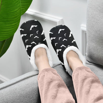 Umidedor Halloween Bats House Slippers Fuzzy Memory Foam Soft Slipper Socks for Woman Men, M Multi