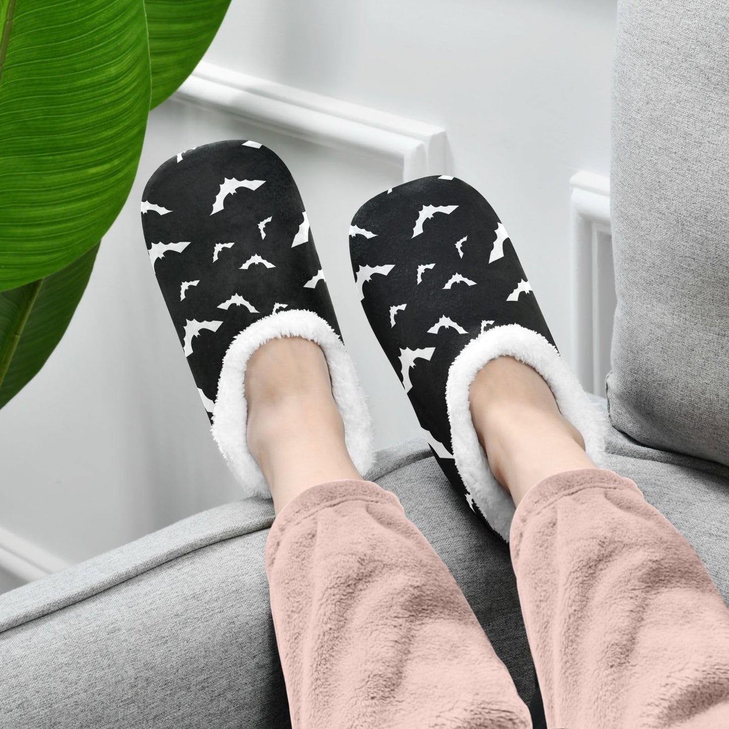 Umidedor Halloween Bats House Slippers Fuzzy Memory Foam Soft Slipper Socks for Woman Men, L Multi