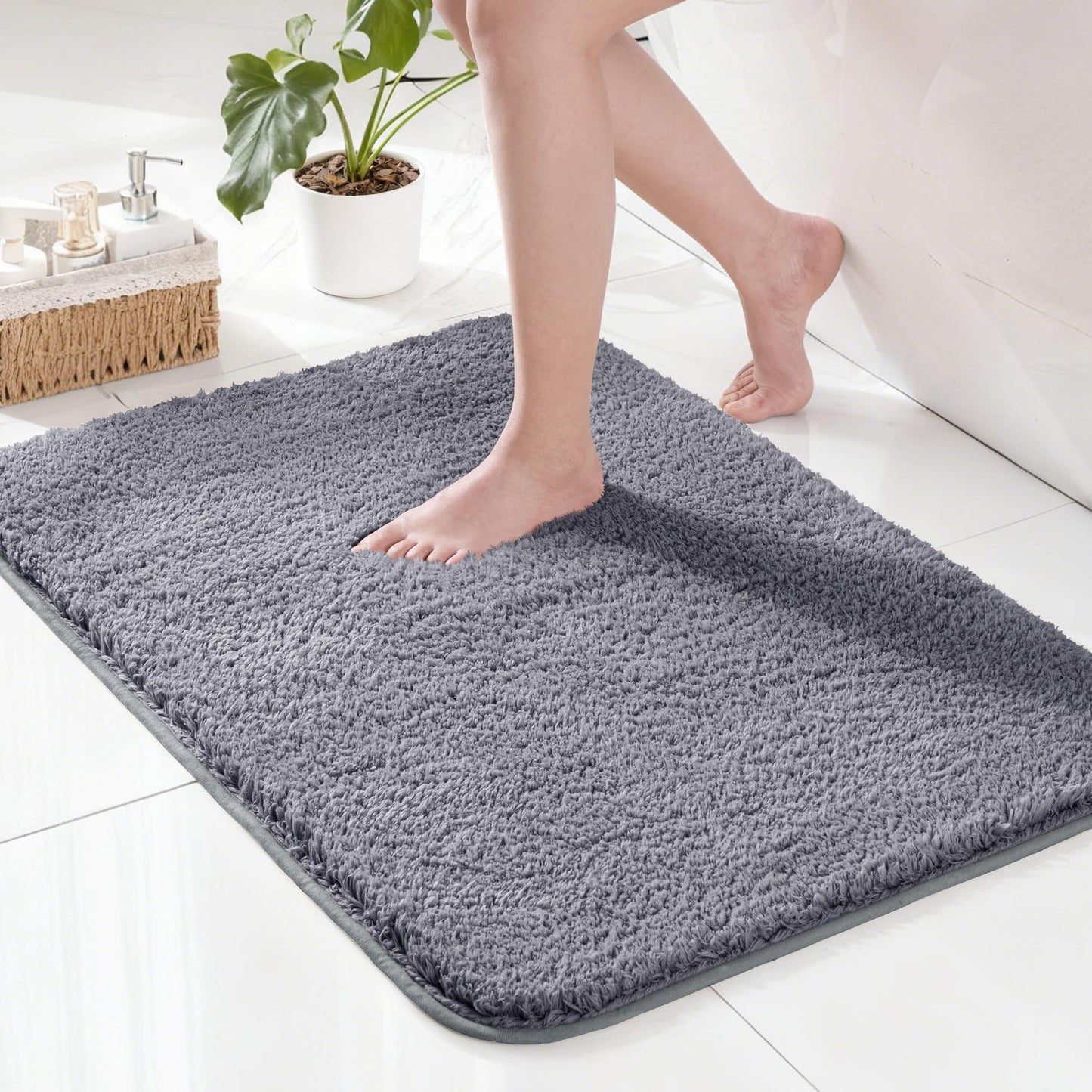 Exclusivo Mezcla Bathroom Rugs Mat 17x24, Extra Soft Non Slip Absorbent Microfiber Bath Rugs, Machine Washable Quick Dry Bath Mats for Bathroom Floor, Shower, Home Decor, Solid Grey
