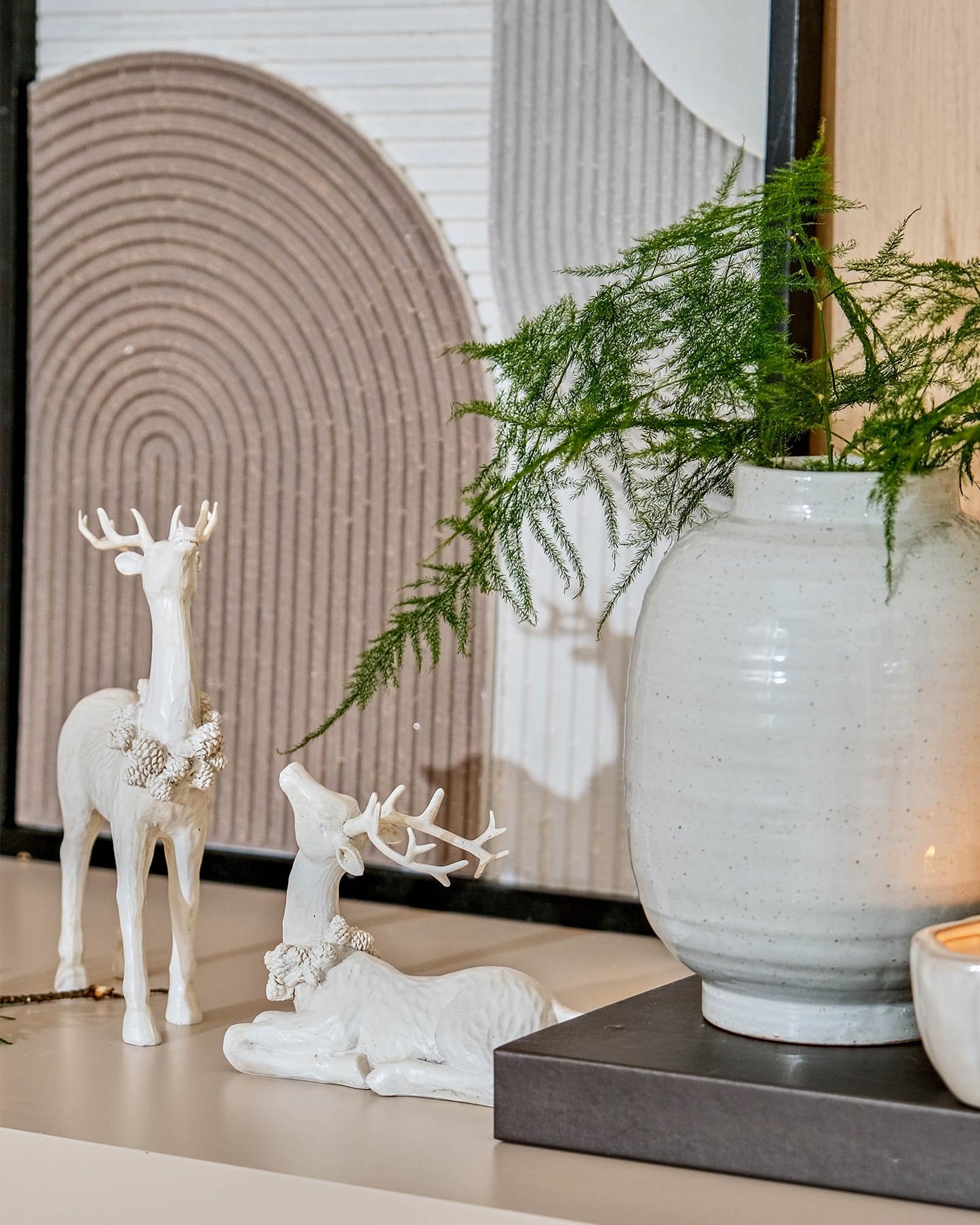 DN DECONATION 2pcs White Christmas Reindeer Statue, Indoor Reindeer Decor, Tabletop Resin Deer Figurine