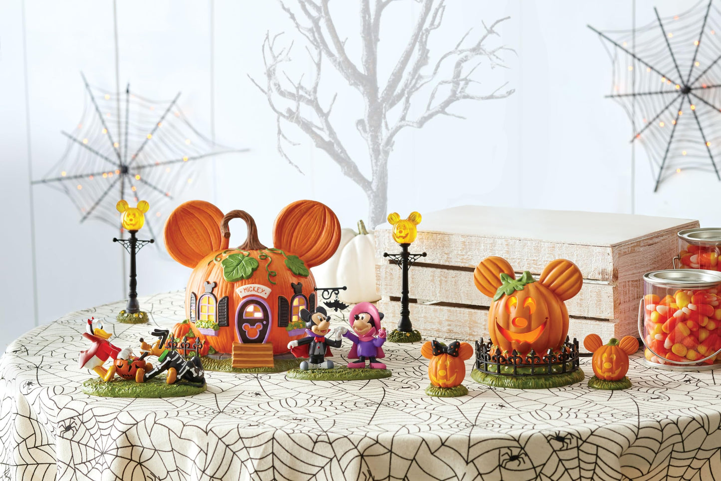 Department 56 Disney Village Halloween Minnie Mouse Pumpkintown House Lit Building, 7.76 Inch, Multicolor
