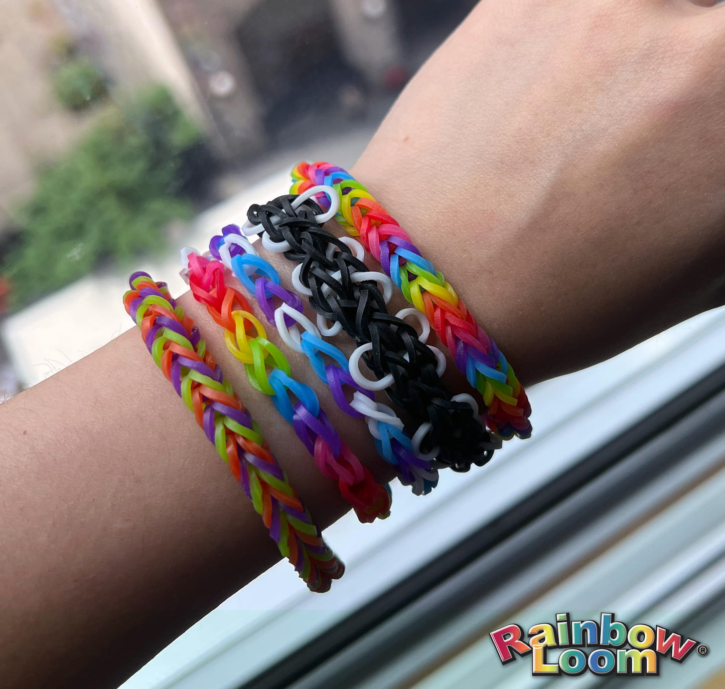 Rainbow Loom Original Loom Band Kit | Rubber Band Bracelet Kit with Loom Band Board, Loom Band Tool, and Elastic Bands Childrens Jewellery Making Kits Make Great Gifts for Kids Age 7+
