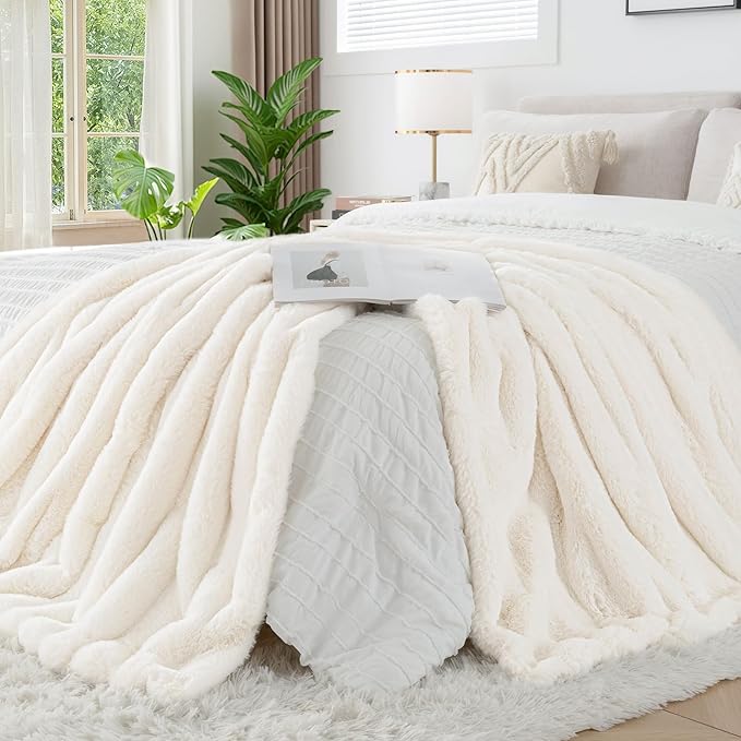 Touchat Luxury Faux Rabbit Fur Throw Blanket Twin Size for Couch,Super Heavy Warm Cozy Blanket for Sofa Bedroom Living Room,Ultra Soft Fluffy Reversible Plush Blanket for Home Decor Gifts,Cream White