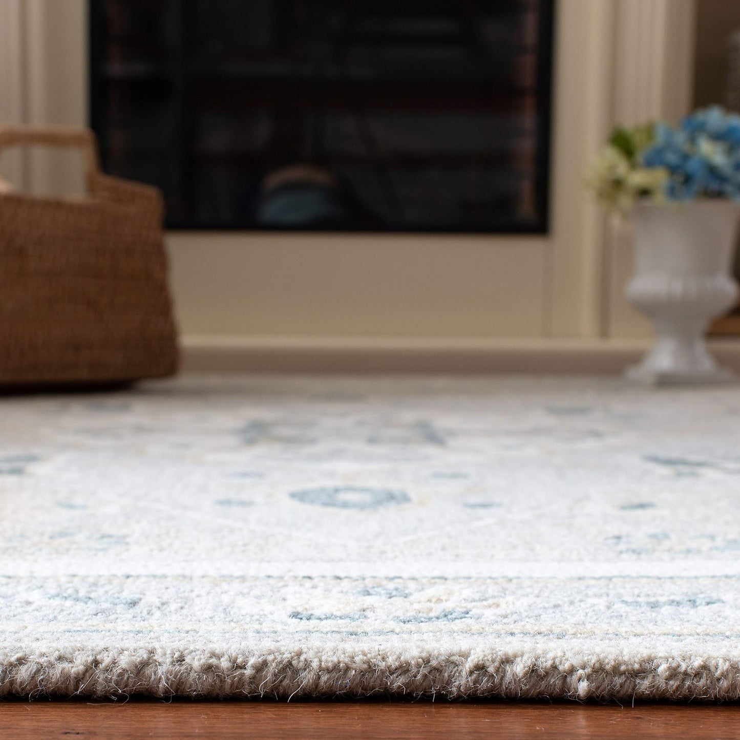 SAFAVIEH Area Rug 8x10 - Micro-Loop Collection - Large - Light Grey & Ivory, Handmade Wool, Medallion Design, Ideal for Living Room, Bedroom, Office, Dining Space (MLP505F)