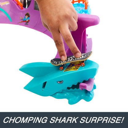 Hot Wheels Skate Octopark Playset, With Exclusive Finger Skateboard and Pair of Removable Skate Shoes, Toy Storage for Boards and Shoes, HMK01
