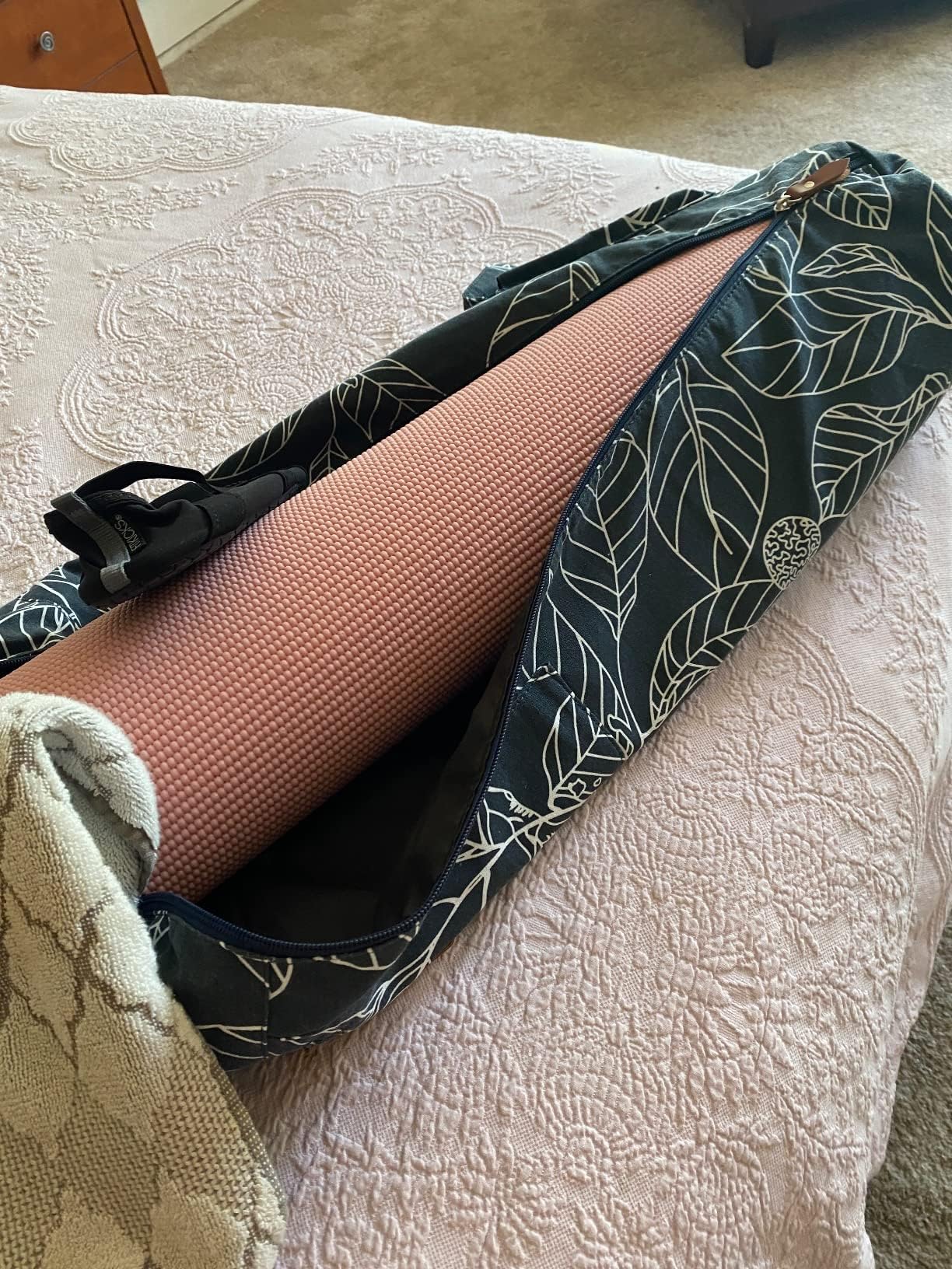 ELENTURE Yoga Mat Bag for Women & Men,Travel Gym Bag for 1/4" 1/3" Thick Exercise Yoga Mat, Full-Zip Yoga Mat Carrier Bag for Class workout Bachelorette with Pockets and Adjustable Strap